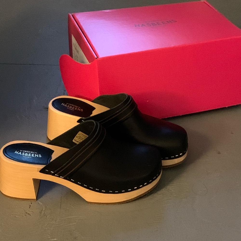 Black Swedish Hasbeen Clogs (sz 38)